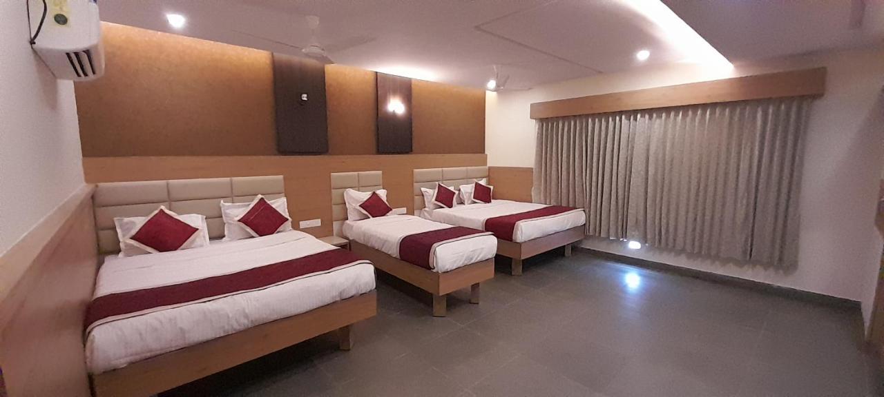 Hotel Golden Sand Velankanni Exteriör bild